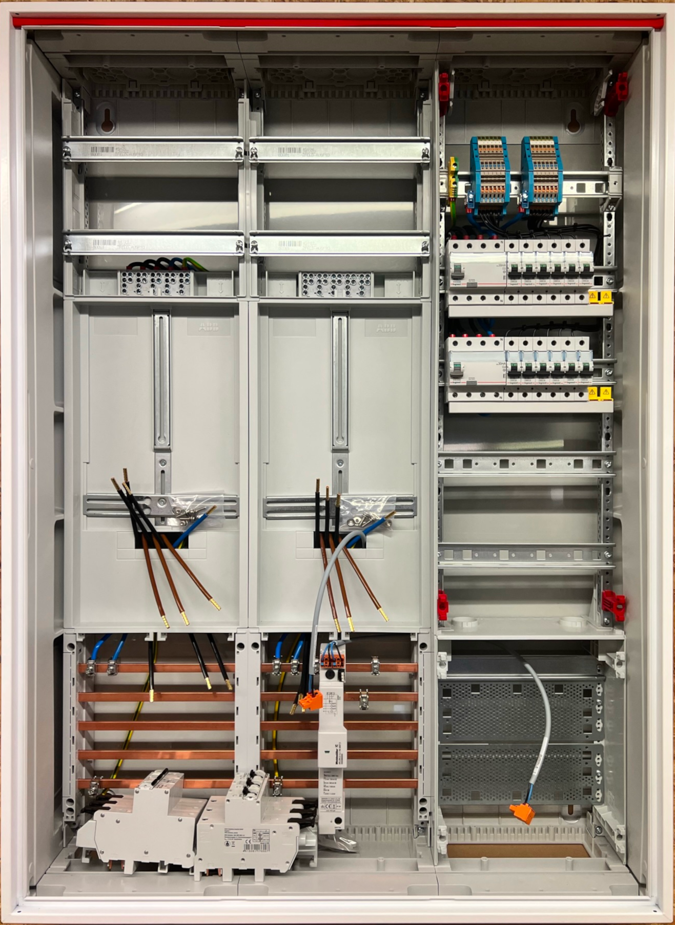 Typ 6 | ABB Striebel & John Zählerschrank verdrahtet | SLS | ÜSS | 2x FI | 12x B16